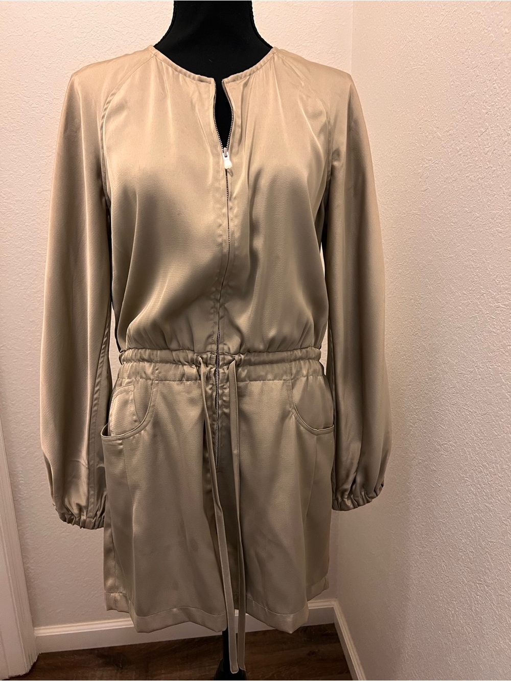 Thakoon Satin Drawstring Long Sleeve romper - Light Champagne